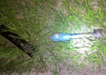 Dupla em fuga descarta granada de morteiro às margens da BR-101, no bairro Planalto