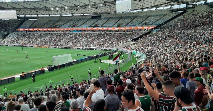 Torcedores viajam de Linhares para acompanhar o Fluminense no final da Recopa no RJ
