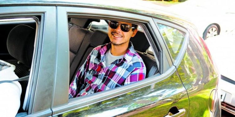 Flagras de passageiros no banco traseiro do carro sem cinto disparam em Linhares