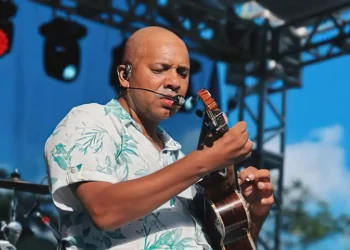 Anderson Leonardo esteve com Molejo para show em agosto de 2013 em Linhares