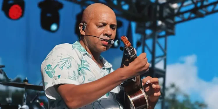 Anderson Leonardo esteve com Molejo para show em agosto de 2013 em Linhares