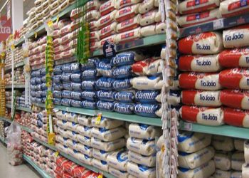 Com catástrofe no RS, supermercados de Linhares começam a limitar compra de arroz
