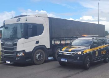 PRF recupera na BR-101 em Linhares carga de 30 toneladas de café roubada em MG