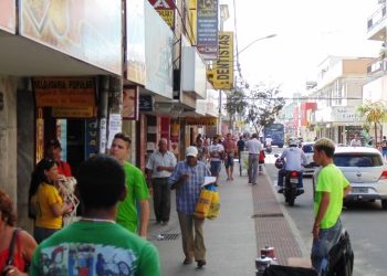 Lojas de Linhares funcionam até mais tarde neste sábado (11), véspera do Dia das Mães