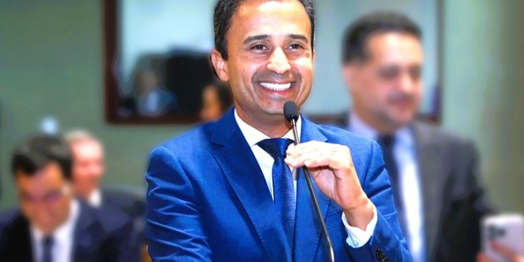 Lucas mantém liderança para a Prefeitura de Linhares; atual prefeito aparece em 3º