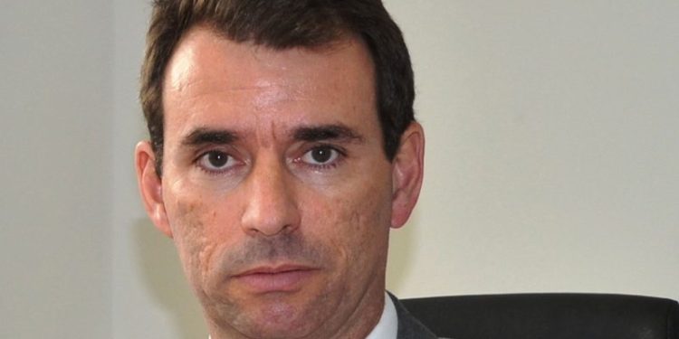 Justiça determina busca e apreensão na prefeitura de Linhares por não pagar reajuste de professores