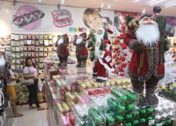 Já é Natal em Linhares, pelo menos nas lojas que vendem enfeites