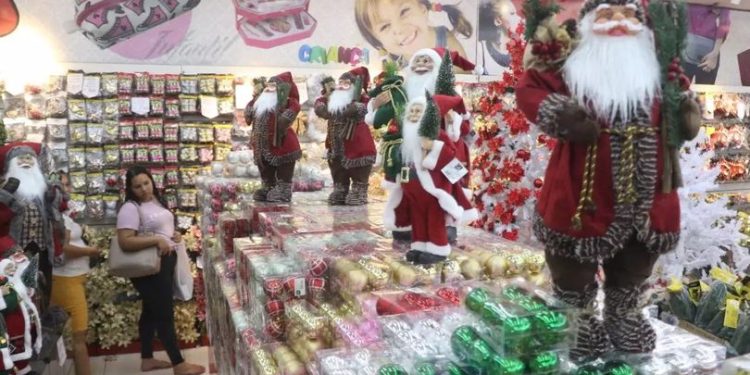 Já é Natal em Linhares, pelo menos nas lojas que vendem enfeites