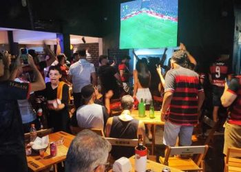 Em clima de “eu já sabia”, torcedores comemoram penta do Flamengo em Linhares