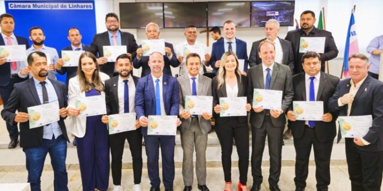 Prefeito Lucas, vice Franco, vereadores e suplentes são diplomados em Linhares