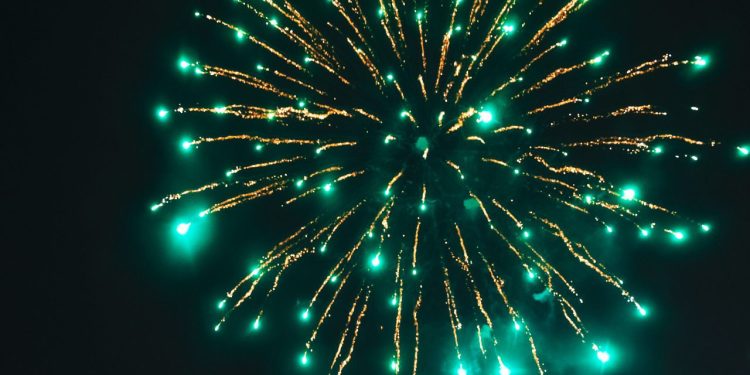 Queima de fogos e shows: mesmo sem a caneta na mão, prefeito eleito vai entregar programação de Réveillon nos balneários