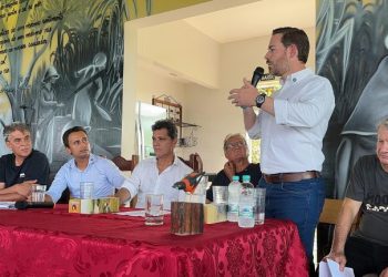 Prefeito Lucas Scaramussa participa de evento para asfaltamento entre Bebedouro, em Linhares, e Baunilha, em Colatina