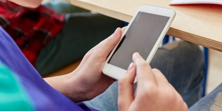 Como Linhares se prepara para ano letivo com nova lei que proíbe uso de celular em escolas