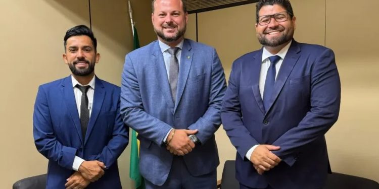 Roninho Passos retorna de Brasília com garantia de mais de R$ 800 mil em recursos para obras em Linhares