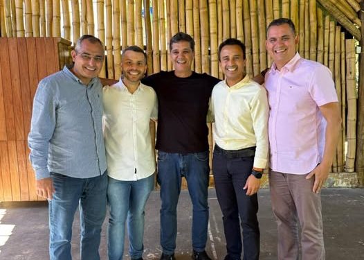 Prefeito Lucas Scaramussa participa de reunião do Podemos em Viana