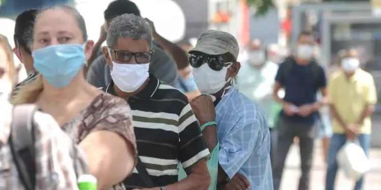 Mesmo cinco anos após pandemia, ainda é comum ver pessoas com máscaras nas ruas de Linhares