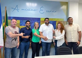 Câmara de Linhares assina termo de cooperação técnica para utilização de inteligência artificial