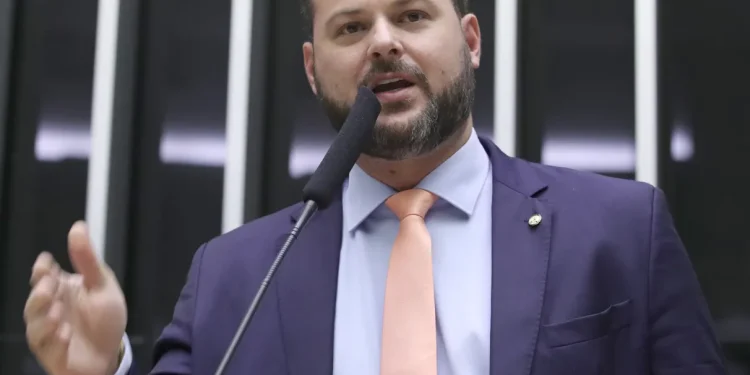 CCJC aprova projeto do deputado Dr. Victor Linhalis que garante consultas online com pacientes com câncer no SUS
