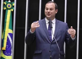 Deputado federal, Dr. Victor Linhalis vota a favor da urgência do PL da Anistia
