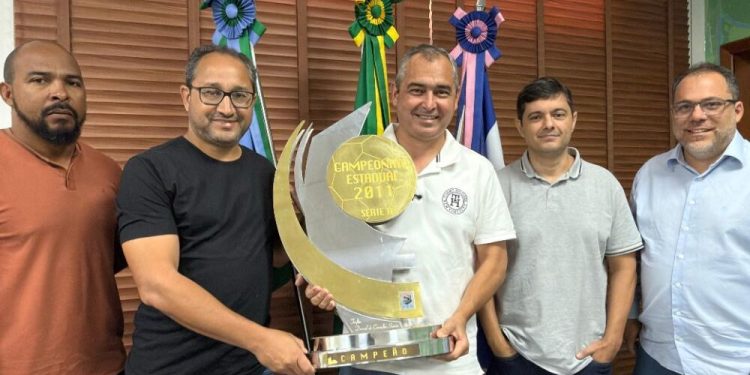 Marcus Batista e FES articulam retorno da A.A. São Mateus aos gramados