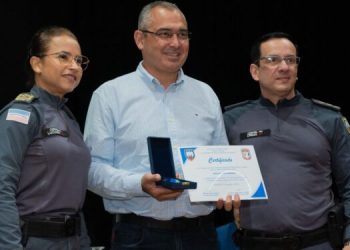 Prefeito de São Mateus recebe Medalha Guardião do Norte da Polícia Militar