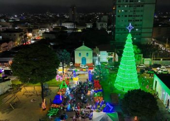 Linhares: Vila de Natal da Praça 22 de Agosto ganha programação musical entre sexta (19) e terça-feira (23)