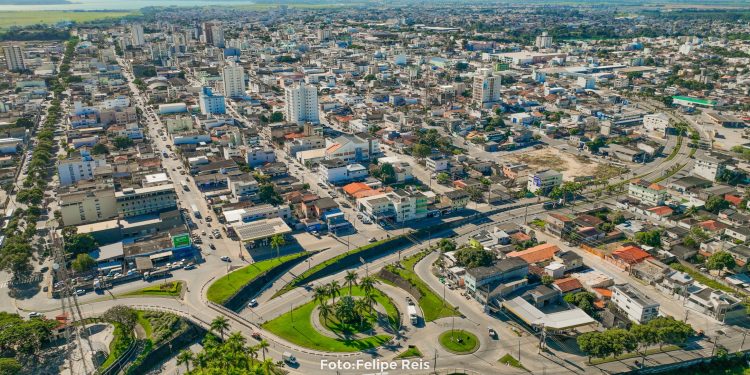 Linhares injeta mais de R$ 70 milhões na economia com pagamento do 13º e abono para servidores municipais