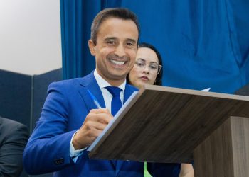 Prefeitura de Linhares concede reajuste salarial para servidores que não recebem salário mínimo