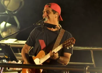 Durval Lelys faz show de graça em Guriri; programação também tem Luau e Tardezinha