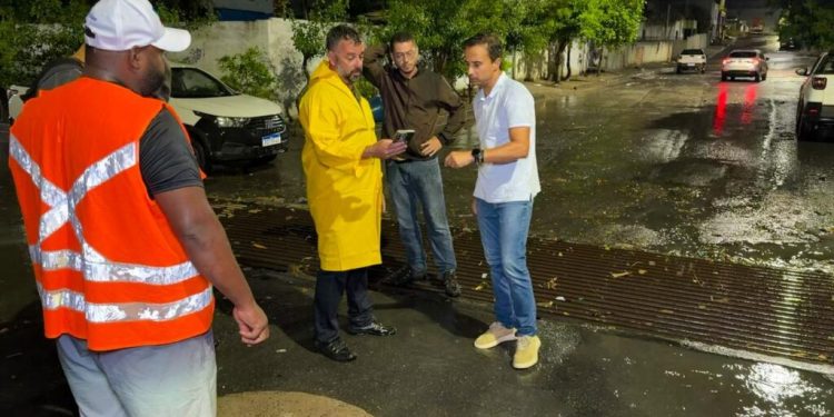 Prefeito Lucas Scaramussa visita pontos da cidade atingidos pelas chuvas