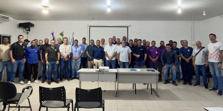Prefeitura de São Mateus e EDP reúnem operação para “limpeza” de fios na cidade