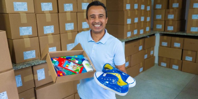 Prefeitura de Linhares vai entregar mais de 19 mil pares de tênis para estudantes dos ensinos Fundamental I e II