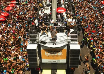 Turistas do Rio de Janeiro, Minas Gerais e de Brasília lotam hotéis e pousadas de Guriri para o Carnaval