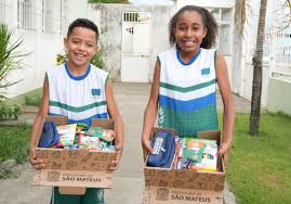 Prefeitura de São Mateus inicia entrega de kits escolares e novos uniformes