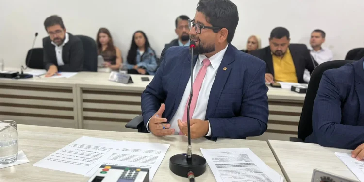 Lei dá nome de Vital Scaramussa a Rodoviária de Linhares