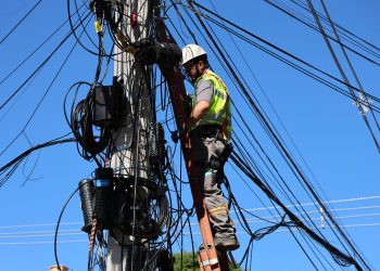 Retirada de fios inutilizados terá nova ação no domingo (8) no centro de Linhares