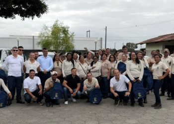 Prefeitura de Linhares entrega novos uniformes e mochilas para agentes de endemias