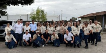 Prefeitura de Linhares entrega novos uniformes e mochilas para agentes de endemias