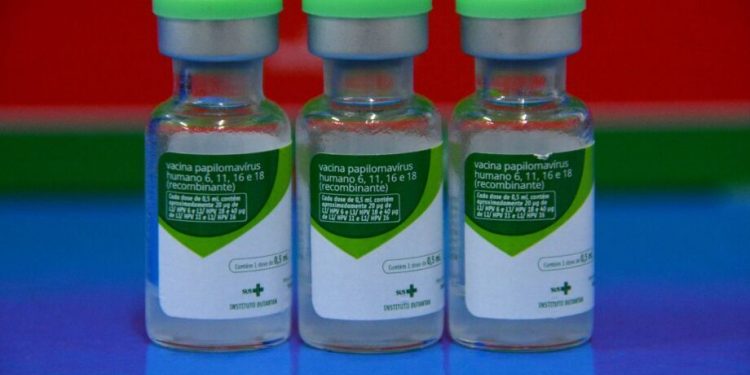 Linhares reforça vacinação contra HPV para crianças e adolescentes de 9 a 14 anos