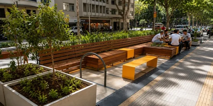 Prefeito de Linhares sanciona lei que autoriza instalação de decks nas ruas da cidade