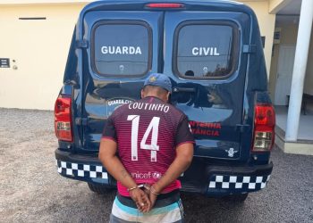 GCM prende homem suspeito de incendiar lixeira pública, no bairro Interlagos, em Linhares