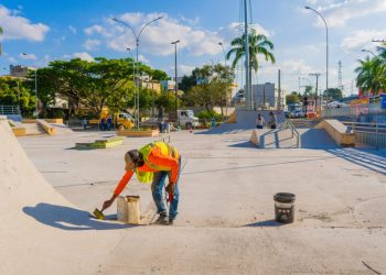 Pista de skate da Linha Verde recebe serviços de manutenção para garantir mais segurança aos praticantes