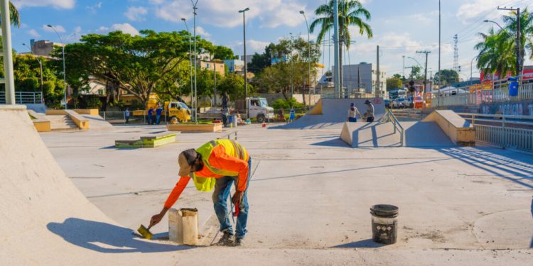 Pista de skate da Linha Verde recebe serviços de manutenção para garantir mais segurança aos praticantes