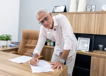 São Mateus: Prefeito Marcus Batista viaja ao exterior e presidente da Câmara assume a Prefeitura