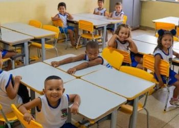 Câmara de Linhares aprova projeto que proíbe comércio direto aos alunos dentro das escolas municipais
