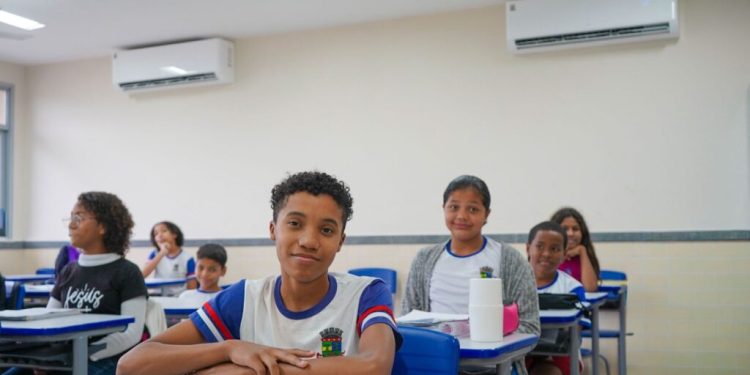 Climatização já chega a 33 escolas municipais de Linhares e outras 10 passam por adequações