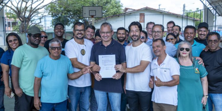 Marcus assina ordem de serviço para reforma e revitalização de quadra e praça no bairro Vitória