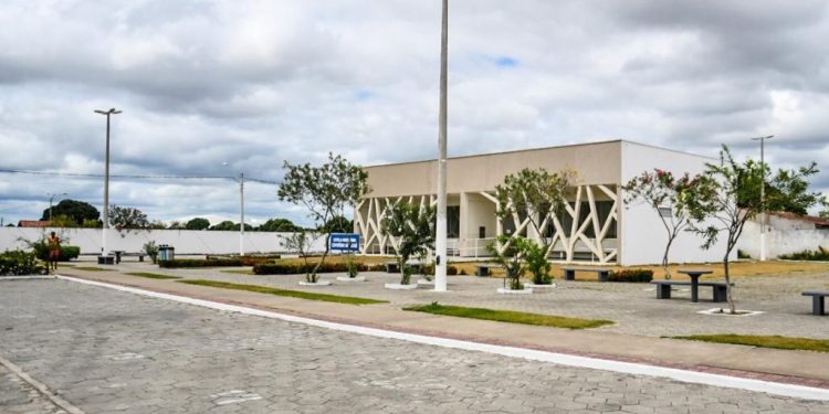 Trânsito próximo a cemitérios de Linhares terá interdições no feriado de Finados