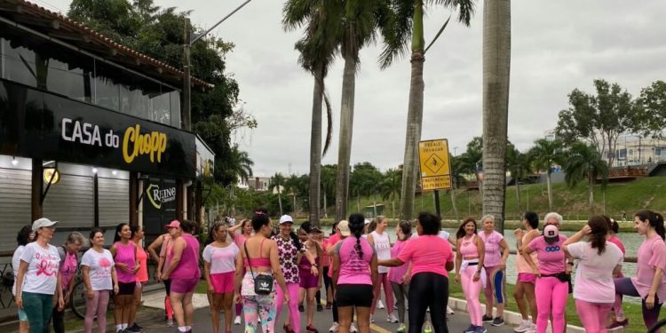 Caminhada Outubro Rosa reúne mulheres na Linha verde neste domingo (18), em Linhares