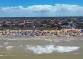 Guriri bomba no feriadão, movimenta a economia e dá sinais de alta temporada histórica